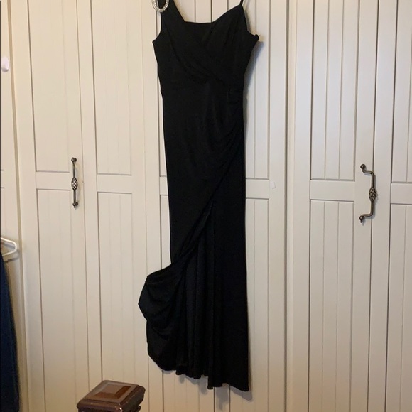 Black Formal Gown - Picture 7 of 8